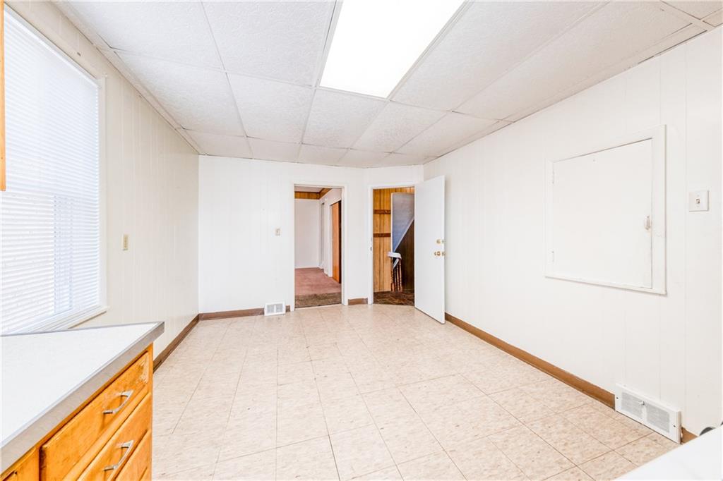 1509 Hatteras Street Pittsburgh, PA 15212 - Photo 13 of 28 a view of an empty room with a window
