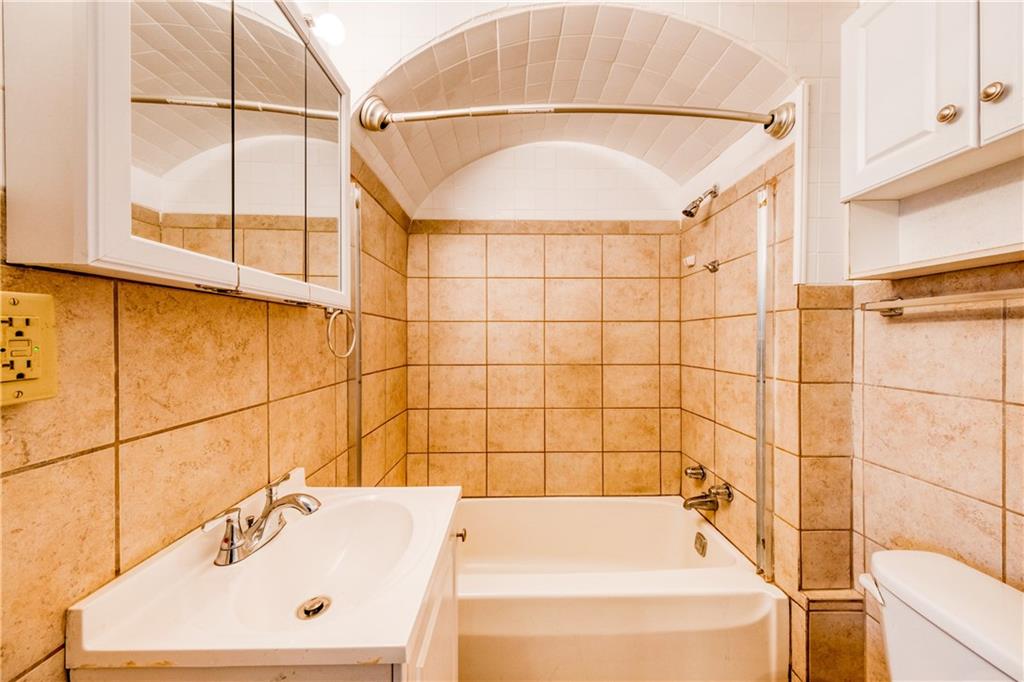 1509 Hatteras Street Pittsburgh, PA 15212 - Photo 19 of 28 a bathroom with a sink and a bathtub