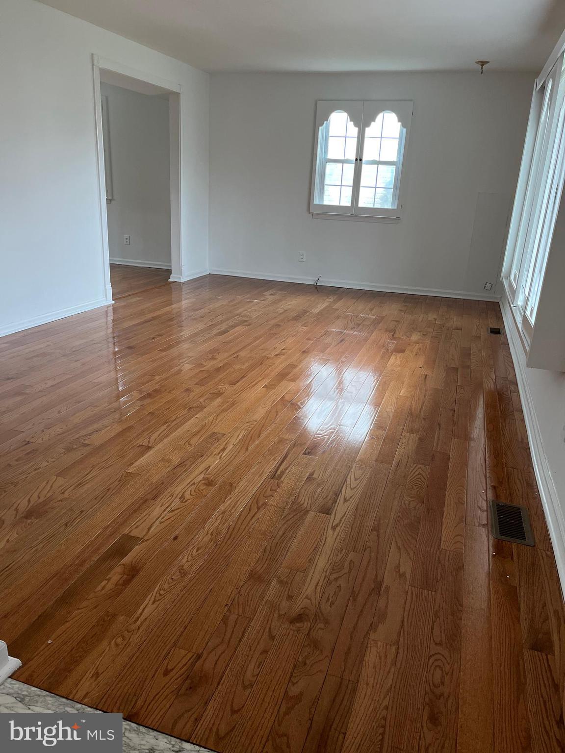 1863 Merlin Road Philadelphia, PA 19116 - Photo 12 of 46 Living Room
