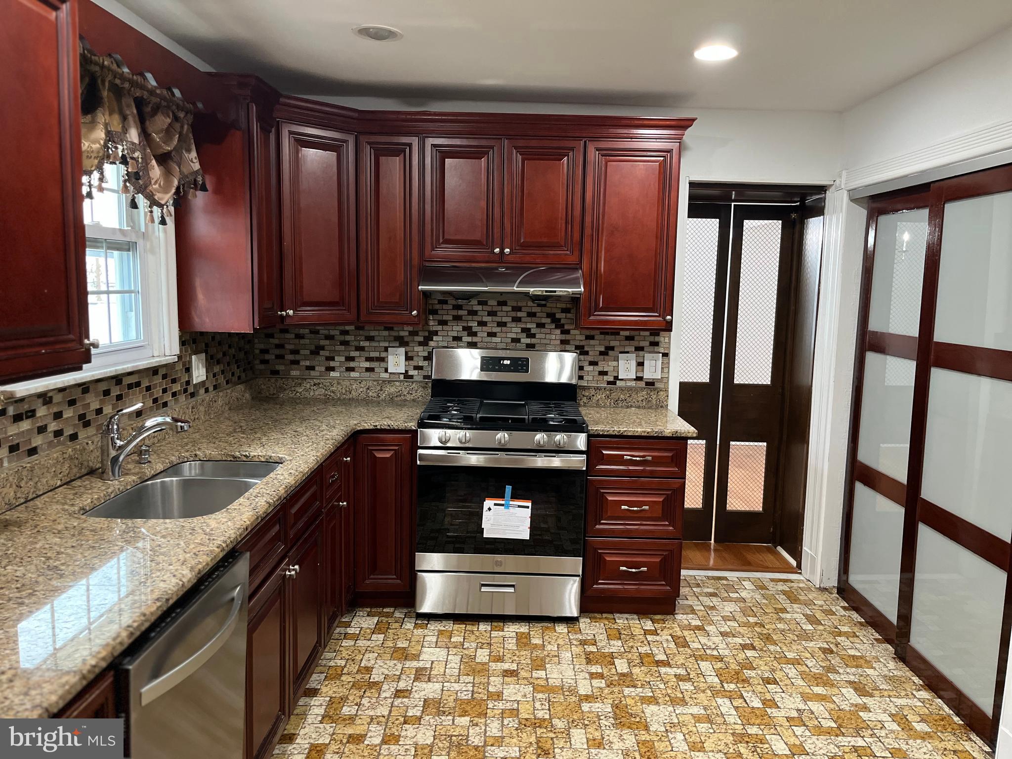 1863 Merlin Road Philadelphia, PA 19116 - Photo 18 of 46 Kitchen