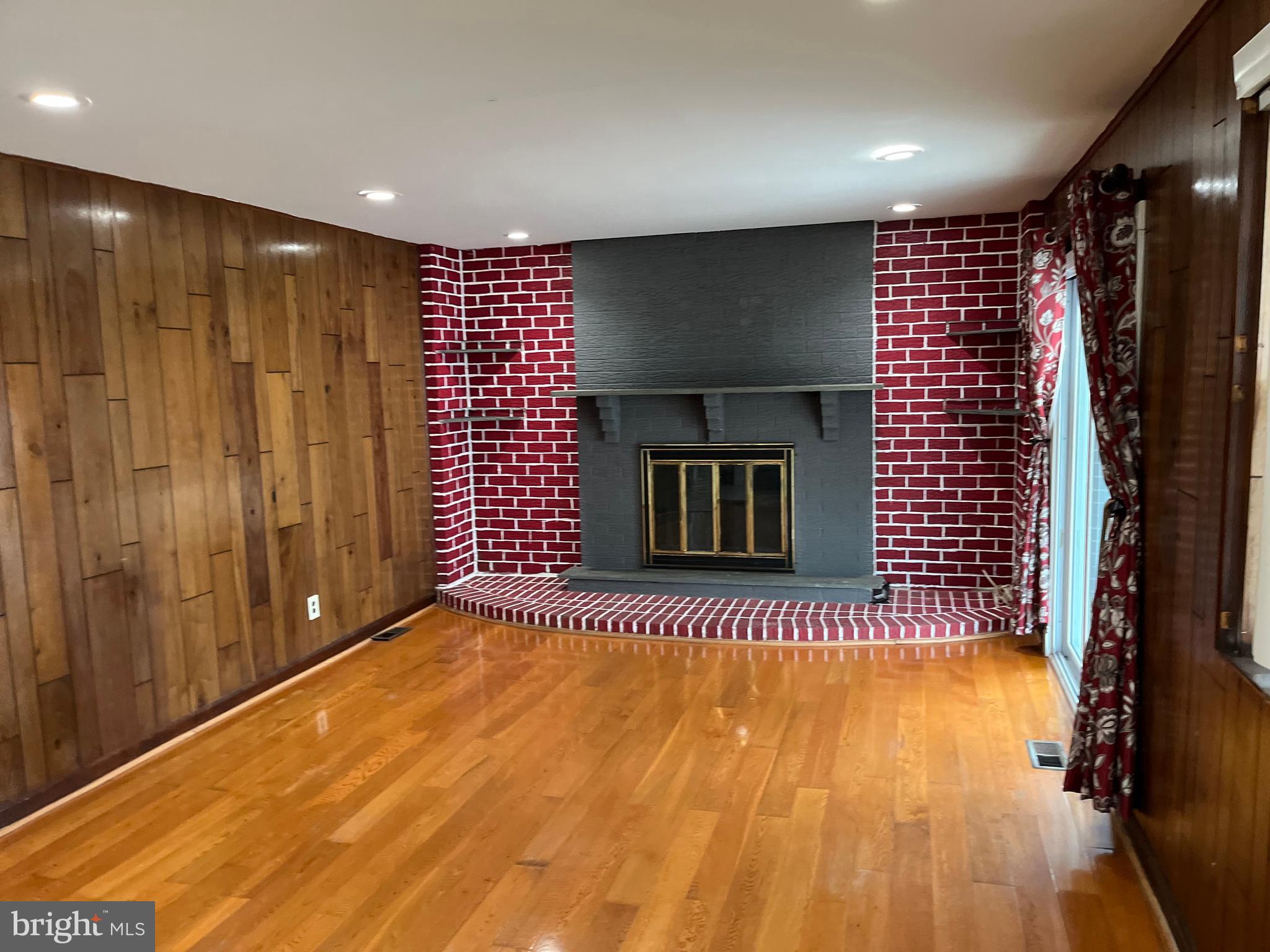 1863 Merlin Road Philadelphia, PA 19116 - Photo 23 of 46 Family Room
