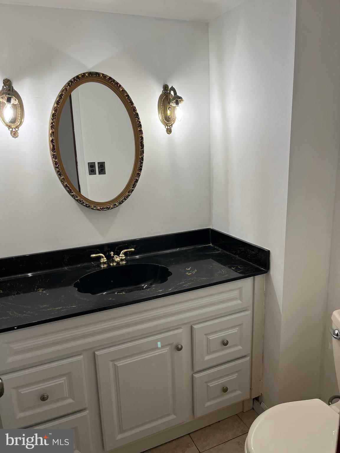 1863 Merlin Road Philadelphia, PA 19116 - Photo 41 of 46 Powder room