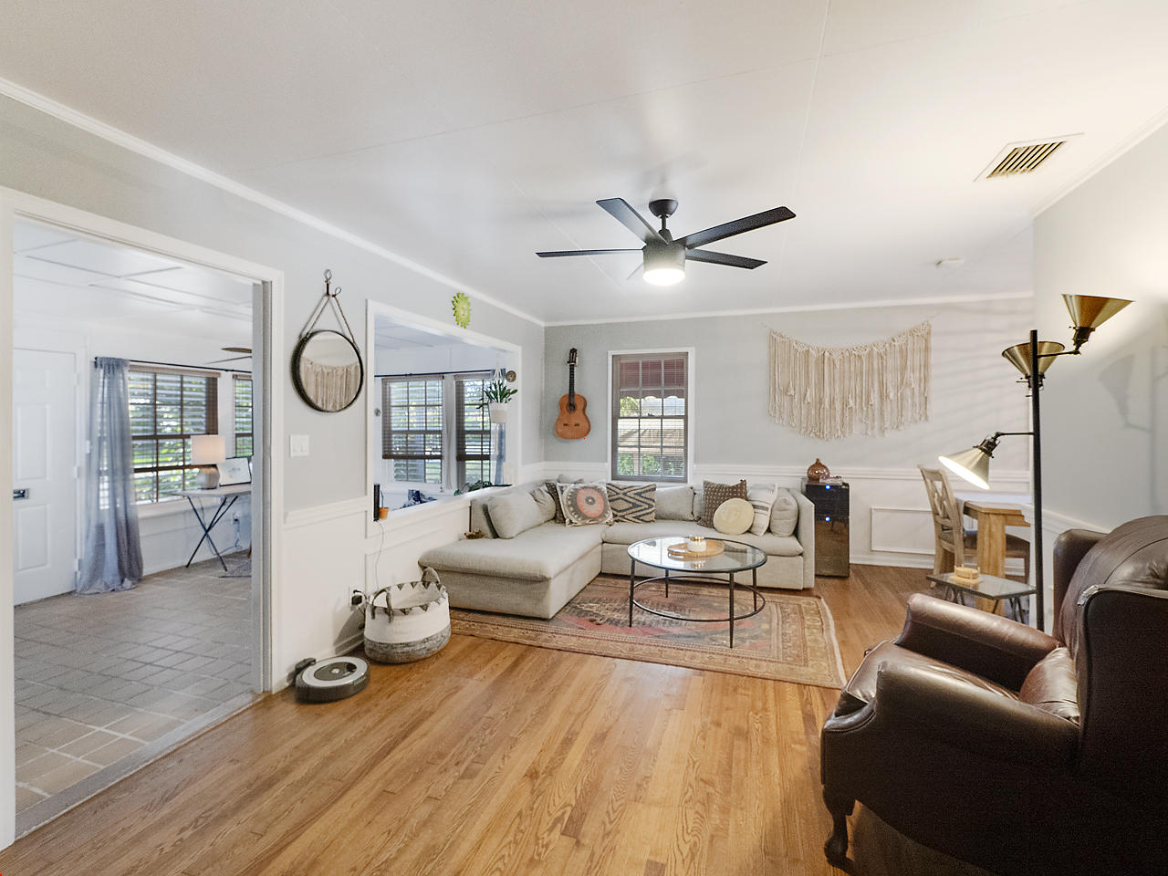 945 Andrews Road West Palm Beach, FL 33405 - Photo 3 of 13 Living Room