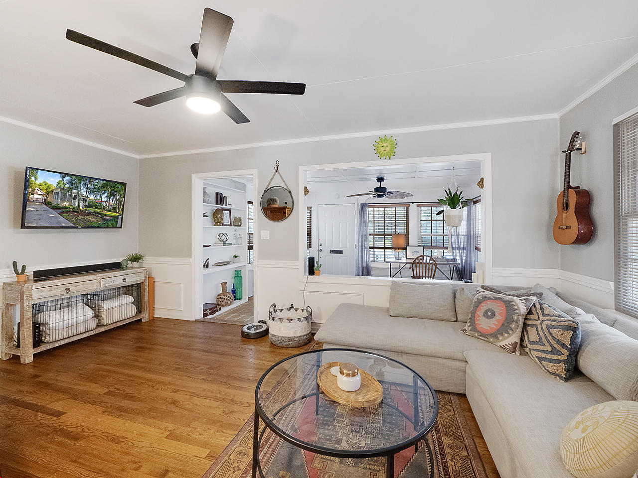 945 Andrews Road West Palm Beach, FL 33405 - Photo 4 of 13 Living Room