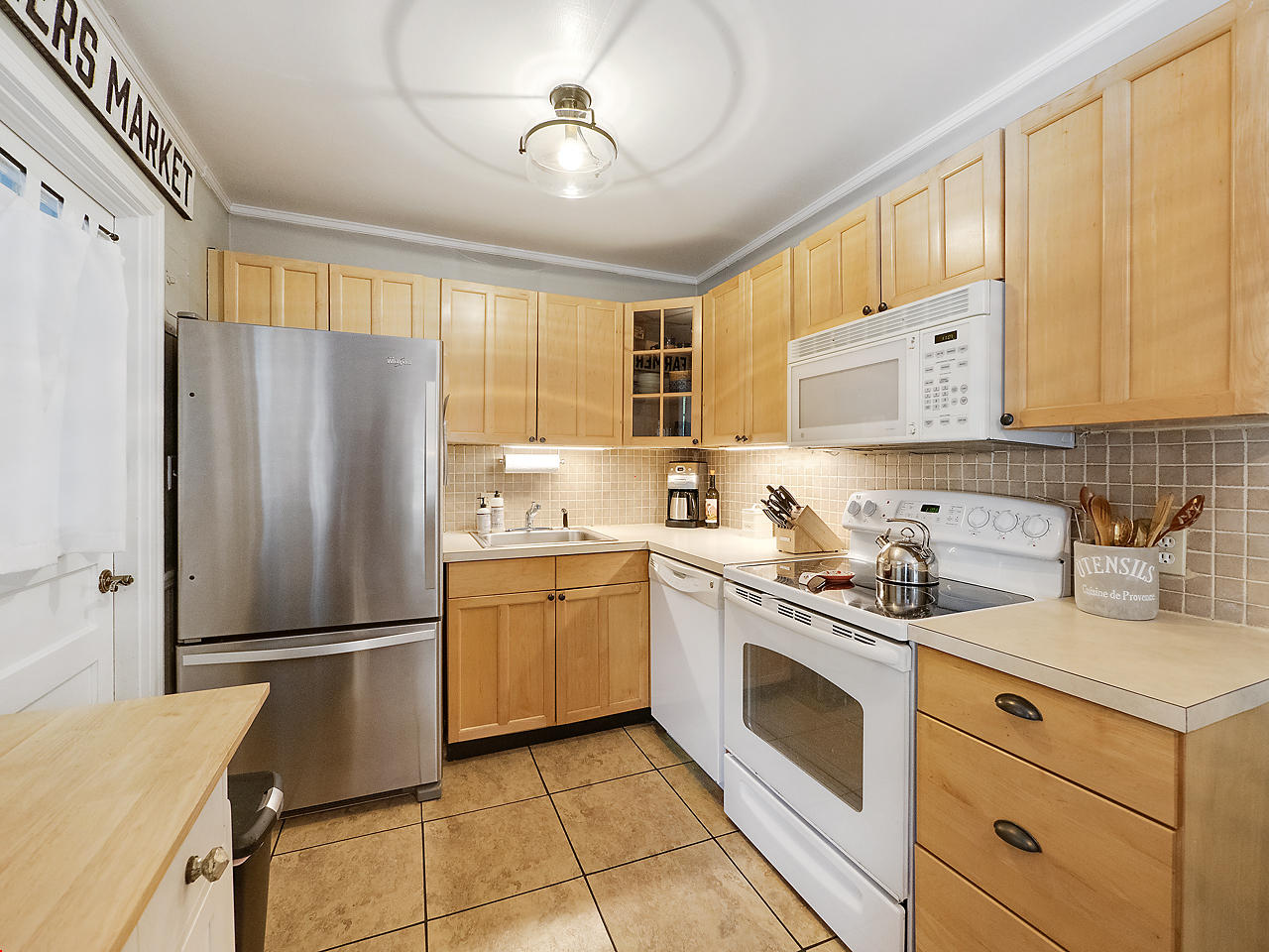 945 Andrews Road West Palm Beach, FL 33405 - Photo 5 of 13 Kitchen