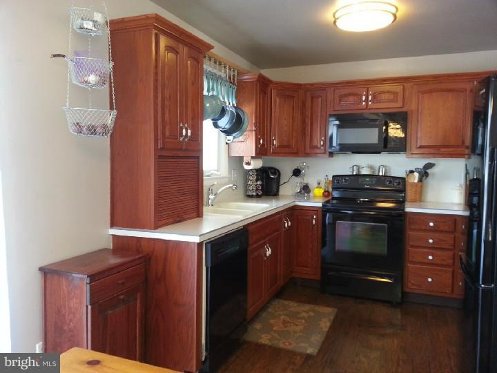301 Parkview Road Reading, PA 19606 - Photo 13 of 24 Gallery Image 13