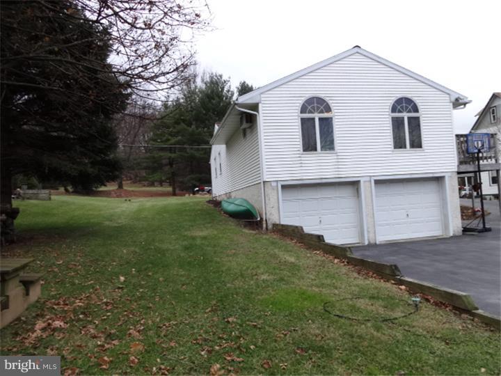 301 Parkview Road Reading, PA 19606 - Photo 3 of 24 Gallery Image 3