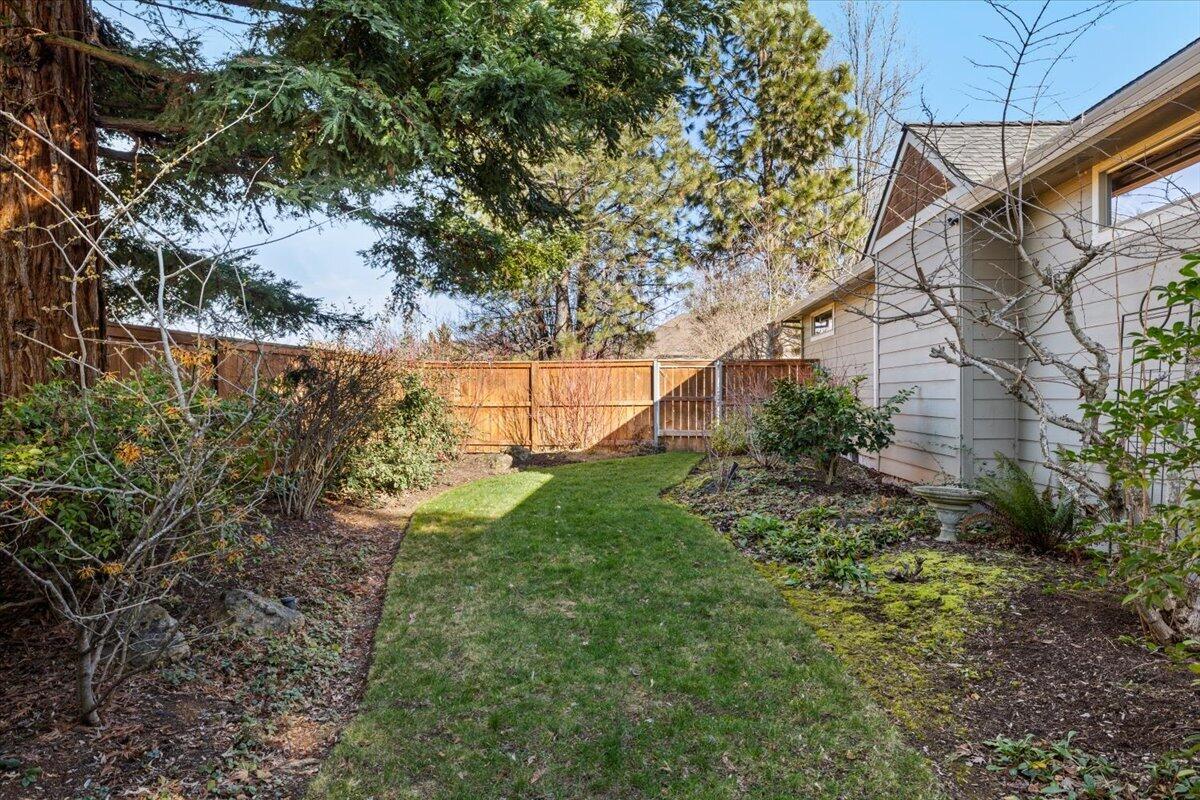 1104 Pumpkin Ridge Eagle Point, OR 97524 - Photo 12 of 15 46-CI_9484