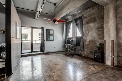 $320,000 | 360 West Pershing Road, Unit 110, Kansas City, MO 64108