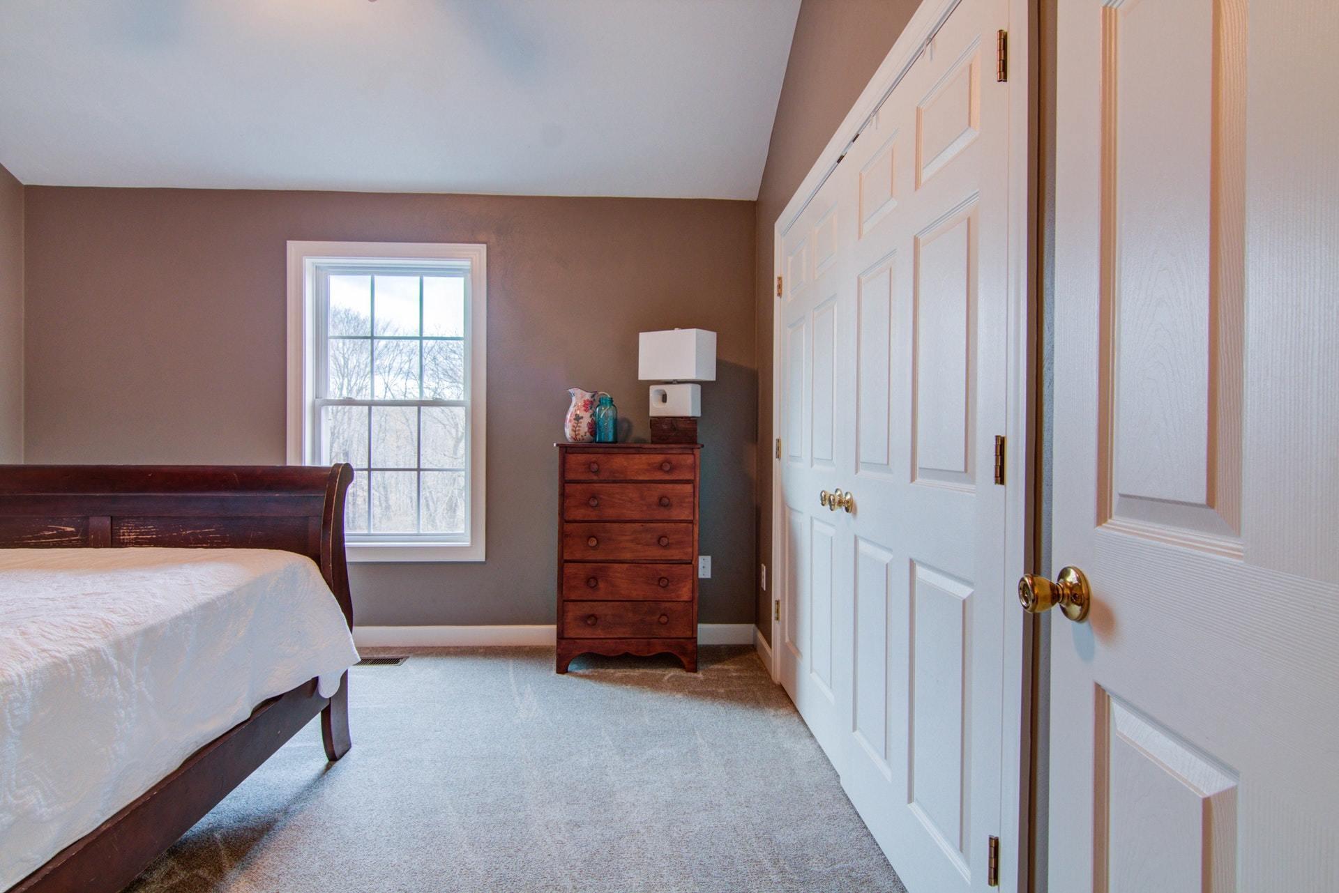 1847 Redwood Road Southeast Roanoke, VA 24014 - Photo 18 of 33 a bedroom with a bed and a window
