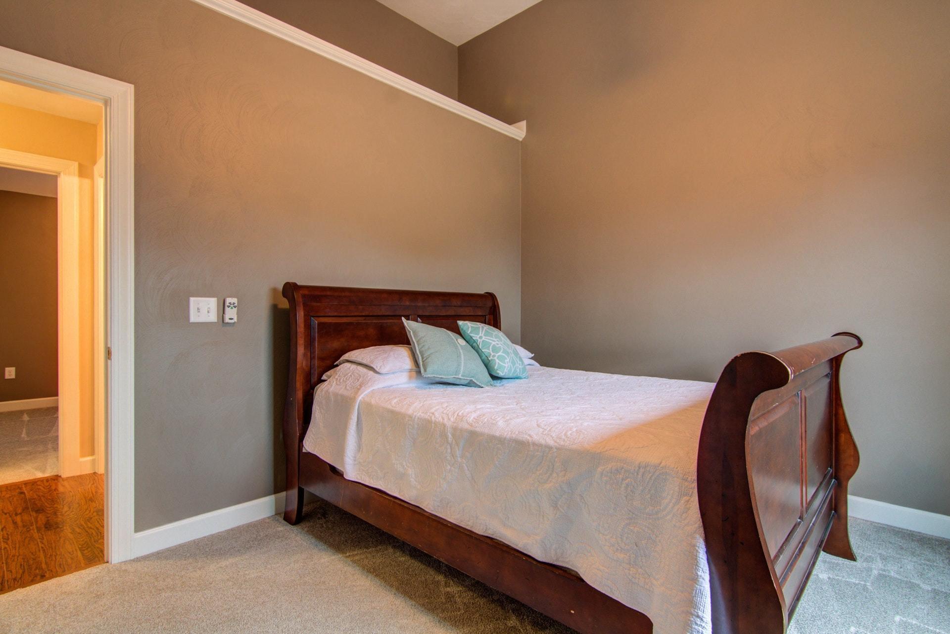 1847 Redwood Road Southeast Roanoke, VA 24014 - Photo 19 of 33 a bedroom with a bed and a window