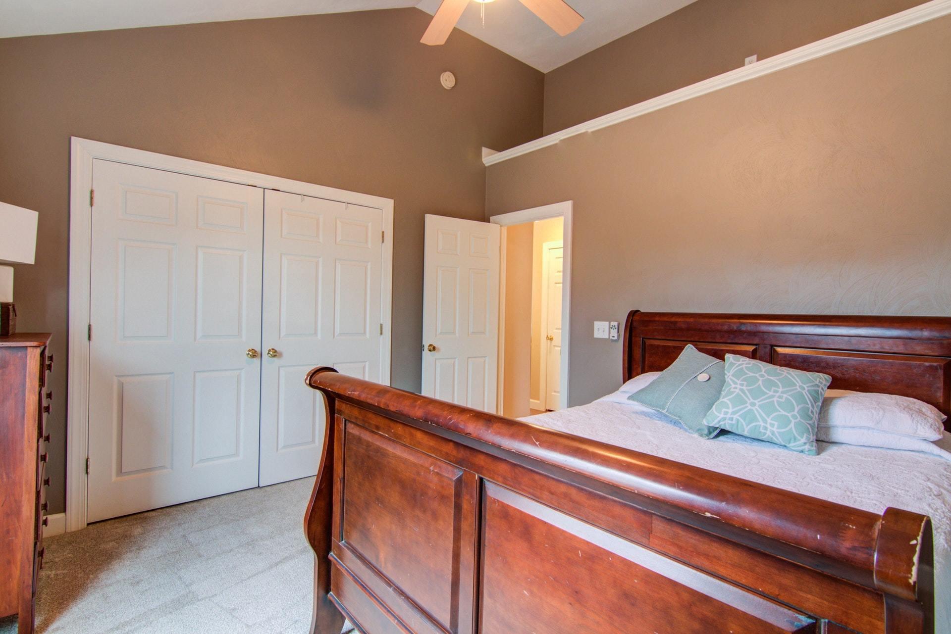 1847 Redwood Road Southeast Roanoke, VA 24014 - Photo 20 of 33 a room with a bed and a dresser