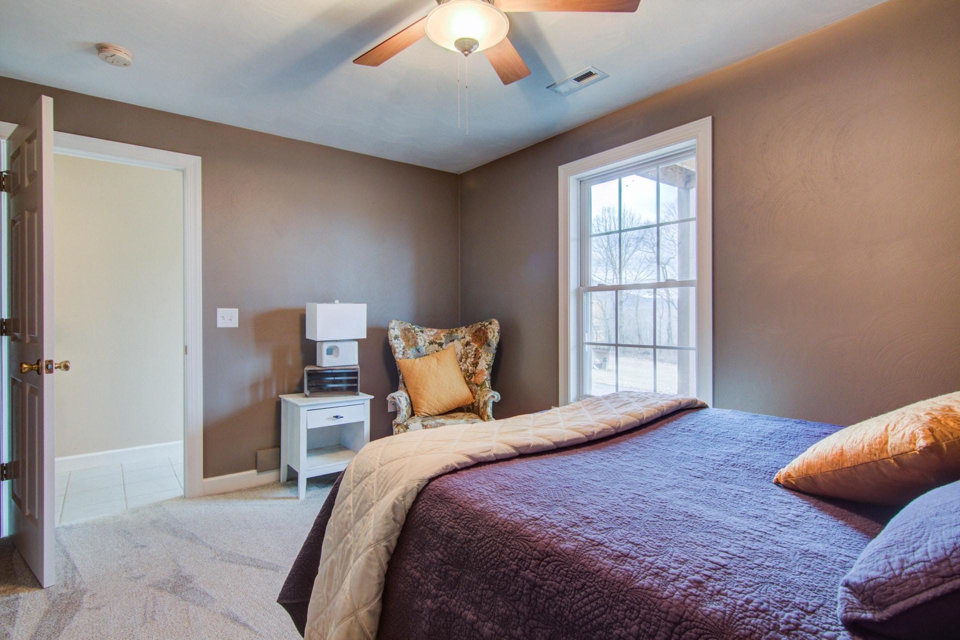 1847 Redwood Road Southeast Roanoke, VA 24014 - Photo 23 of 33 a bedroom with a bed and a window
