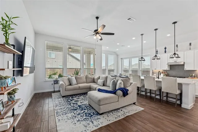 $3,500 | 116 Docking Iron Drive, Hutto, TX 78634