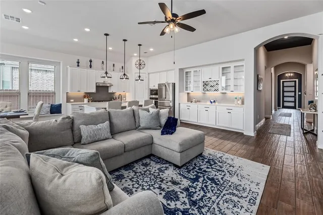 $3,500 | 116 Docking Iron Drive, Hutto, TX 78634