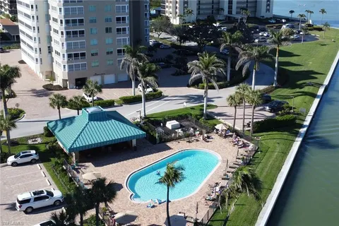 $900,000 | 25 Bluebill Avenue, Unit A906, Naples, FL 34108