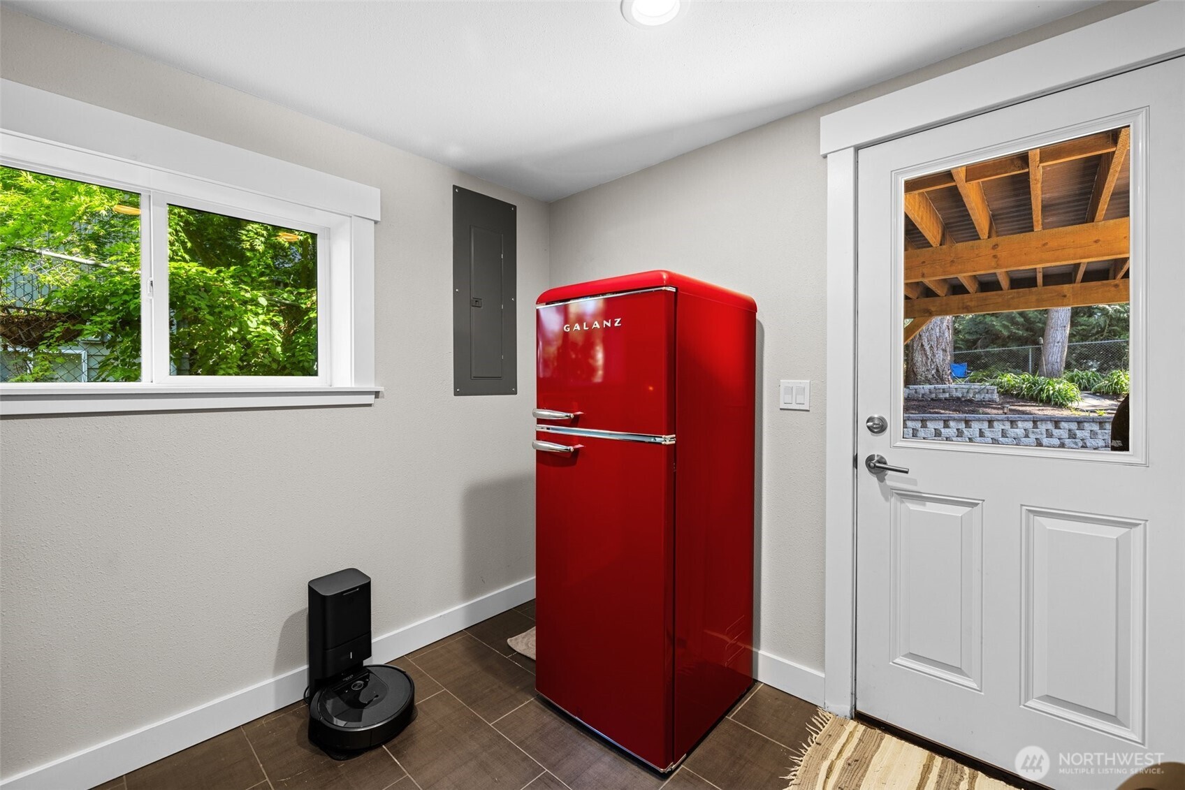 106 234th Place Southeast Bothell, WA 98021 - Photo 28 of 38 an empty room with windows