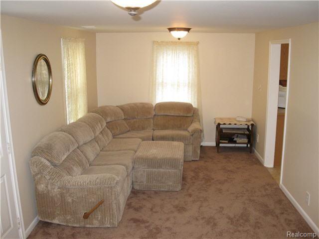 18730 Middlebelt Road Romulus, MI 48174 - Photo 4 of 15 Freshly painted (10x20) liv rm