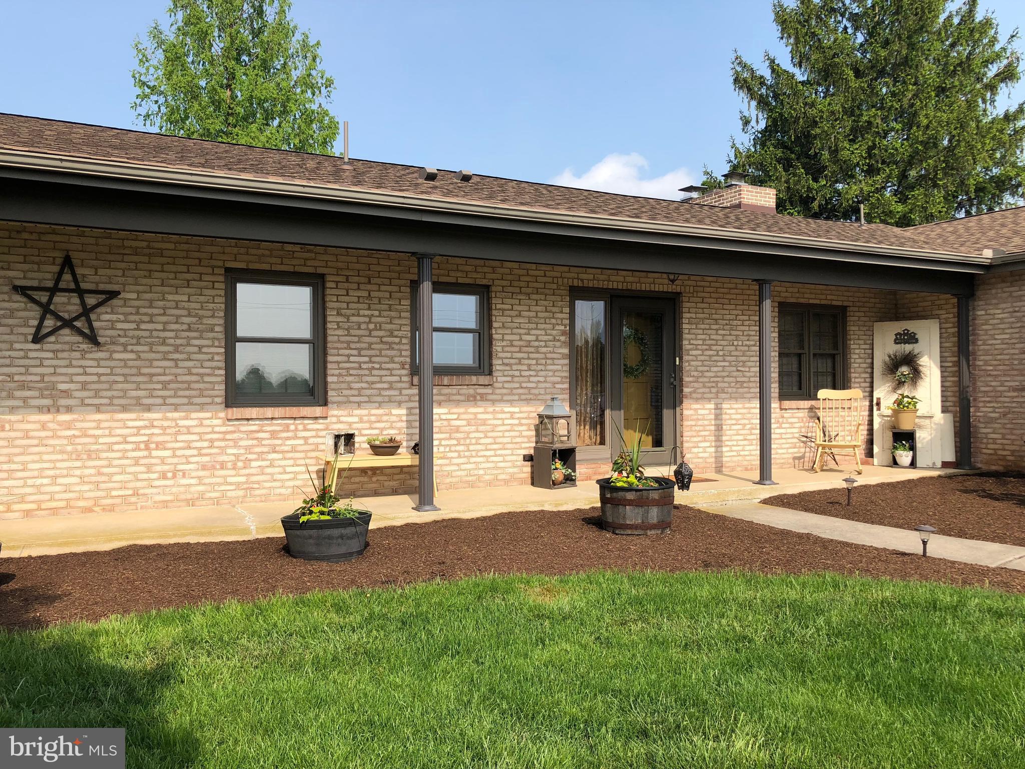 49 Oberholtzer Road Elizabethtown, PA 17022 - Photo 2 of 36 Welcoming Front Porch!