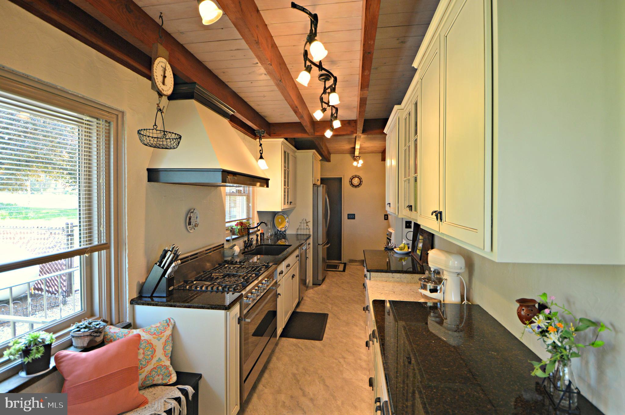 49 Oberholtzer Road Elizabethtown, PA 17022 - Photo 11 of 36 Plenty of cabinet & counter space for the chef!