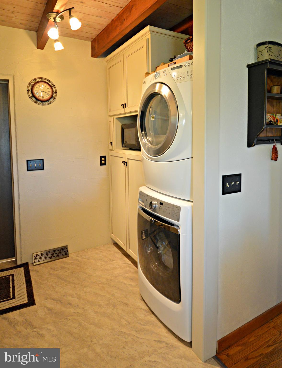 49 Oberholtzer Road Elizabethtown, PA 17022 - Photo 16 of 36 1st floor laundry - washer & dryer included!