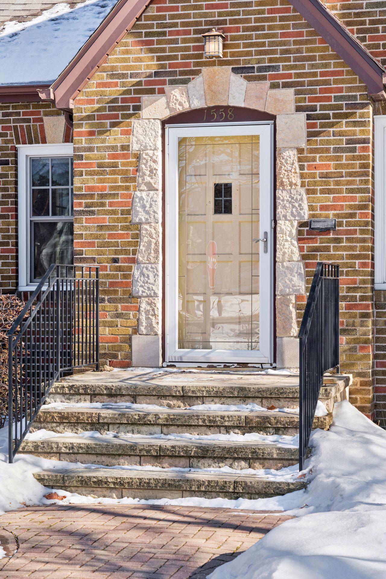 1558 Simpson Street St. Paul, MN 55108 - Photo 4 of 48