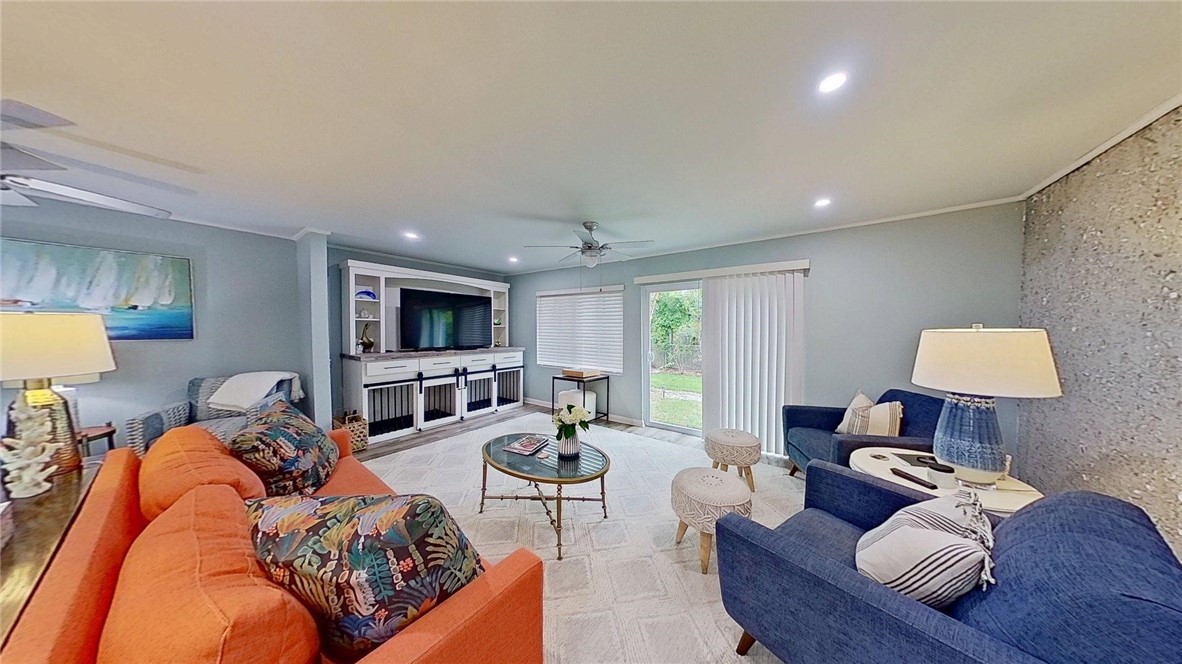 805 Mallery Street, Unit E St. Simons Island, GA 31522 - Photo 5 of 17 living room