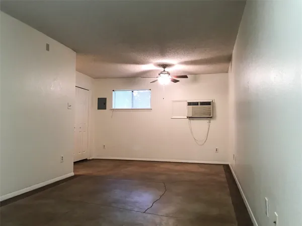 an empty room with a empty space