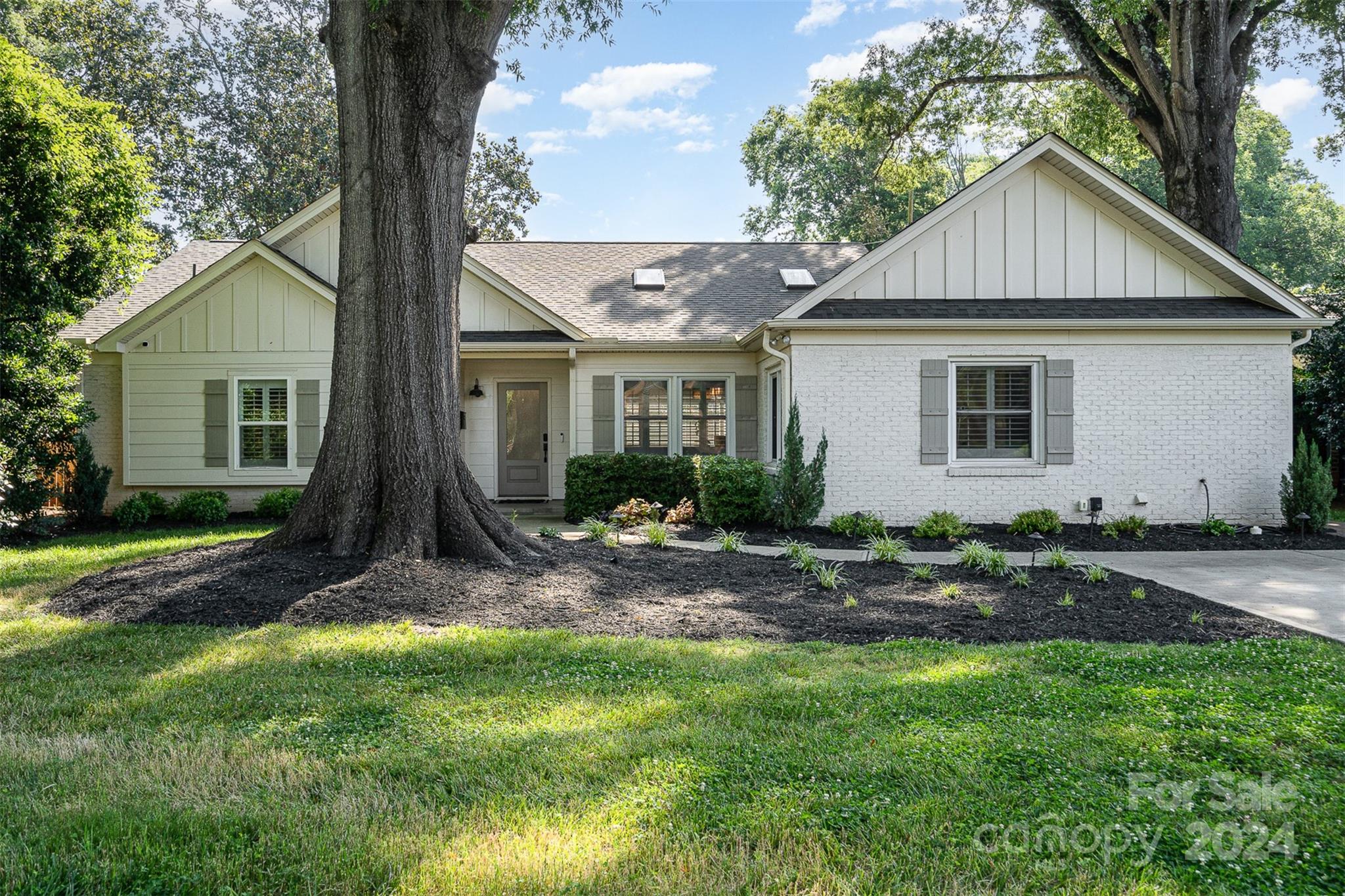 5335 Valley Forge Road Charlotte, NC 28210 - Photo 2 of 29 a view of outdoor space yard and house