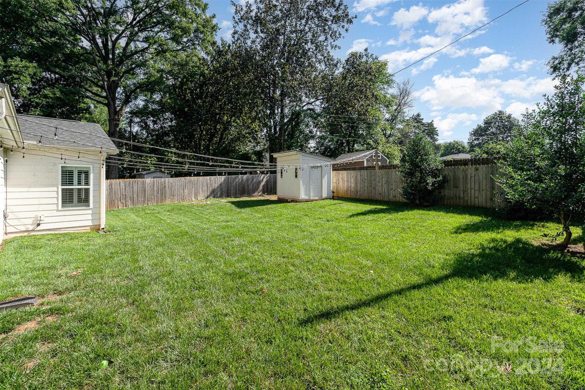 5335 Valley Forge Road Charlotte, NC 28210 - Photo 28 of 29 a view of a backyard with a garden