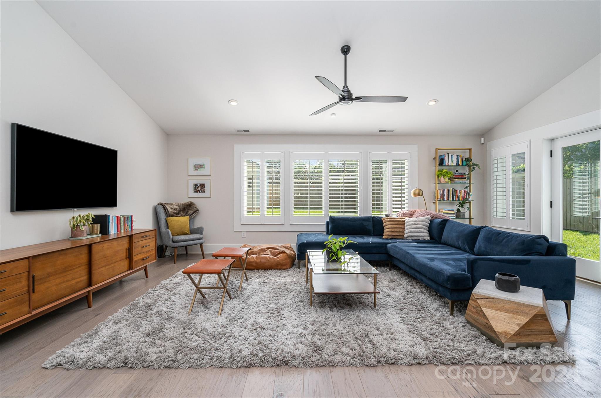 5335 Valley Forge Road Charlotte, NC 28210 - Photo 3 of 29 a living room with furniture and a flat screen tv