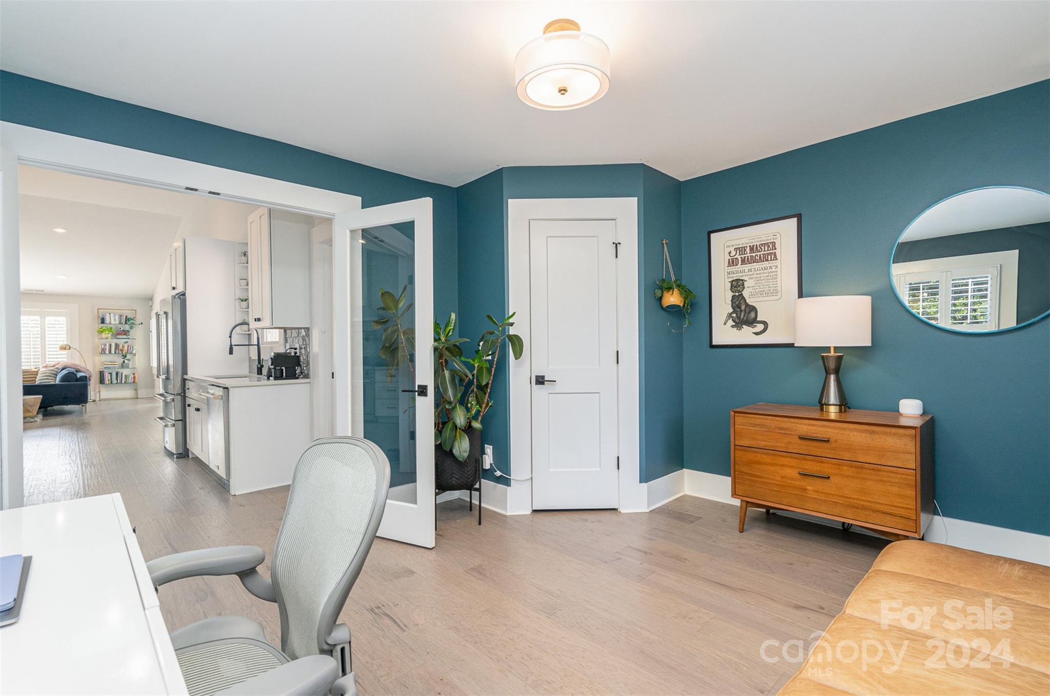 5335 Valley Forge Road Charlotte, NC 28210 - Photo 8 of 29 a living room with furniture and wooden floor