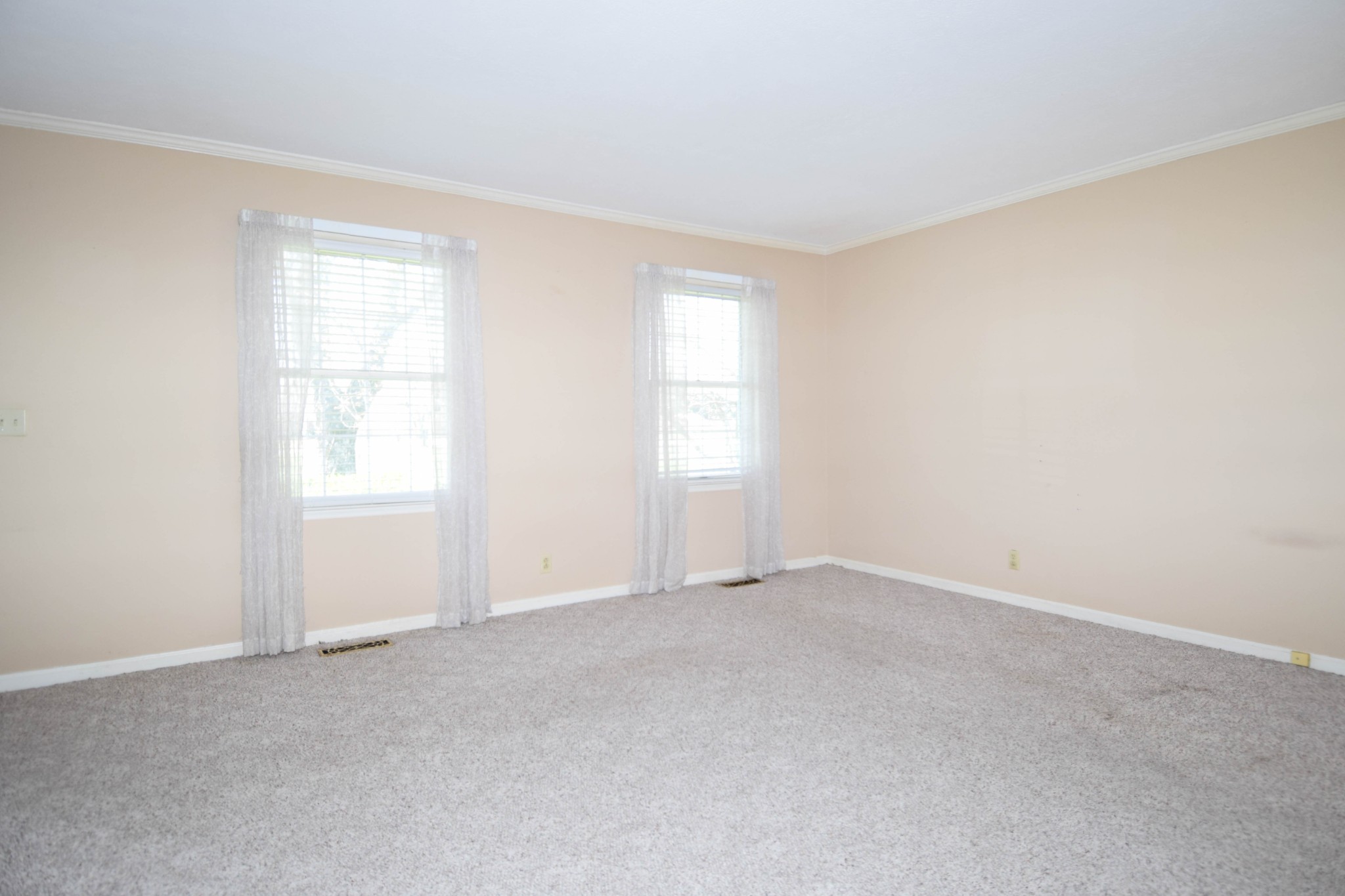 1059 Robertson Road Gallatin, TN 37066 - Photo 38 of 84 a view of an empty room and a window