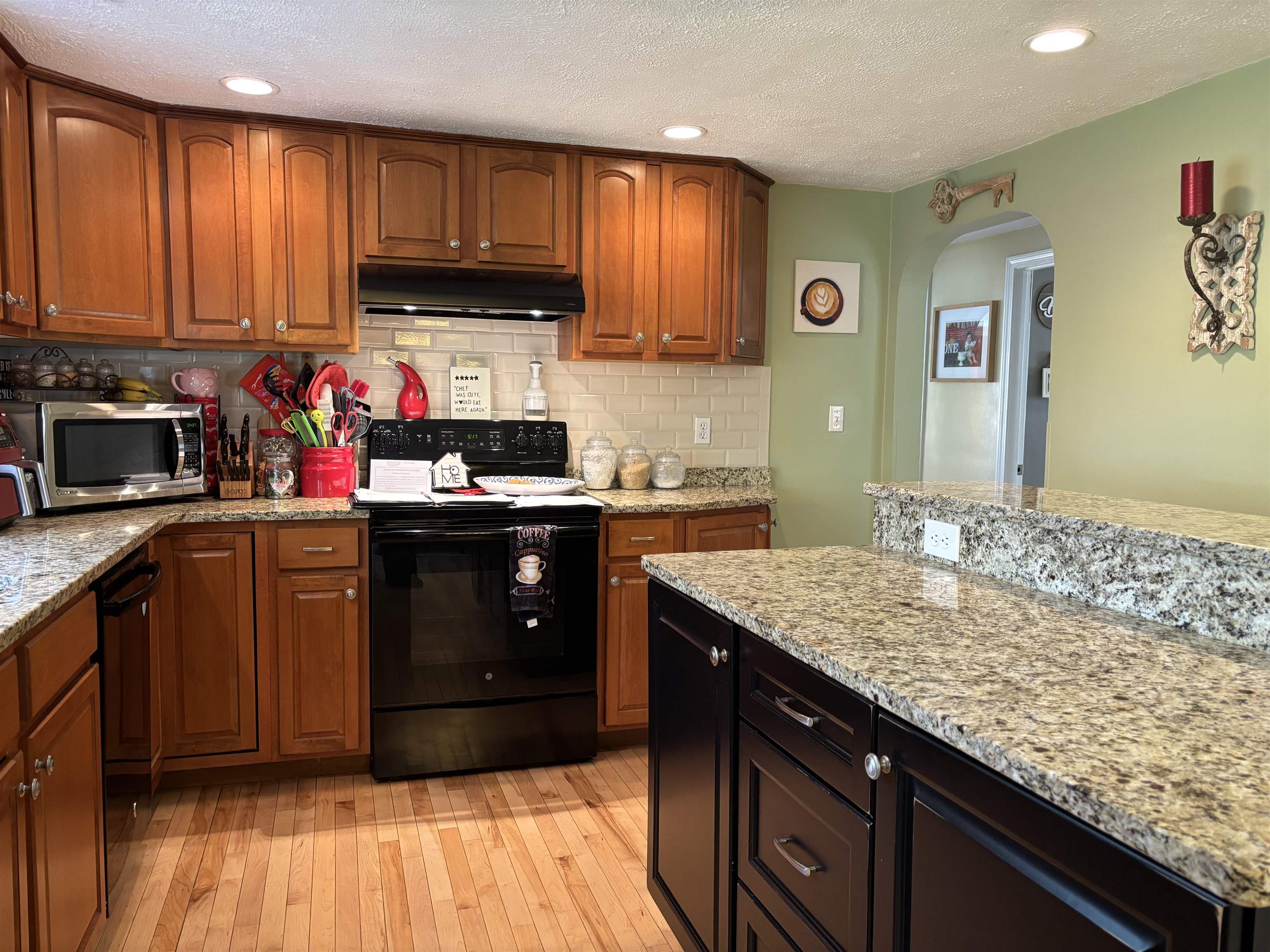 23 Jericho Road Pelham, NH 03076 - Photo 4 of 25 Gallery Image 4