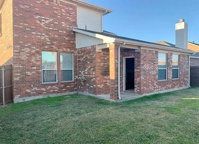 $2,450 | 420 Sandy Creek Drive, Fort Worth, TX 76131