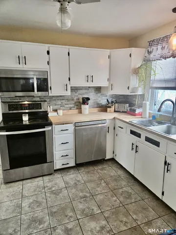 $284,500 | 54 Allen Street, Bristol, CT 06010