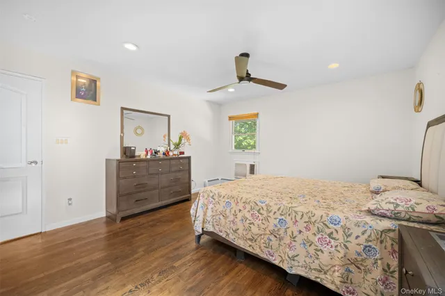 $1,388,000 | 94 Phipps Lane, Plainview, NY 11803