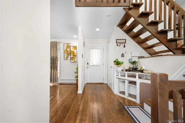 $1,388,000 | 94 Phipps Lane, Plainview, NY 11803