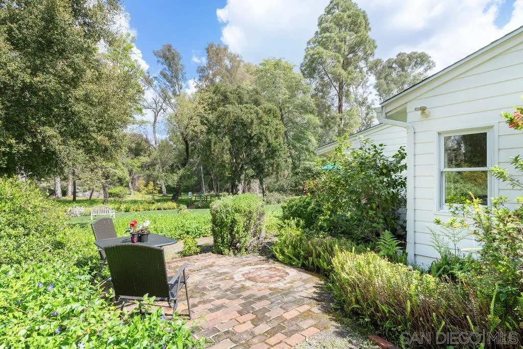 13636 Jack Rabbit Road Poway, CA 92064 - Photo 27 of 29 a view of a garden with outdoor seating