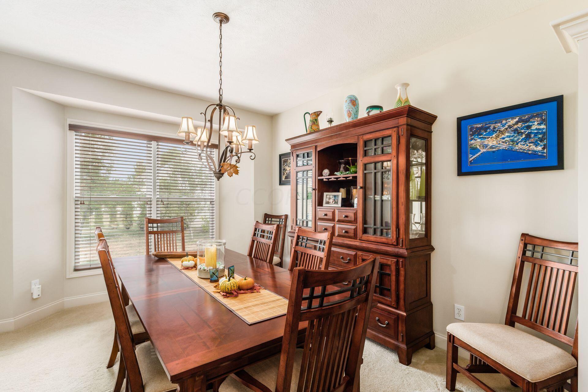 7515 Presidium Loop Galena, OH 43021 - Photo 12 of 66 Elegant and spacious dining