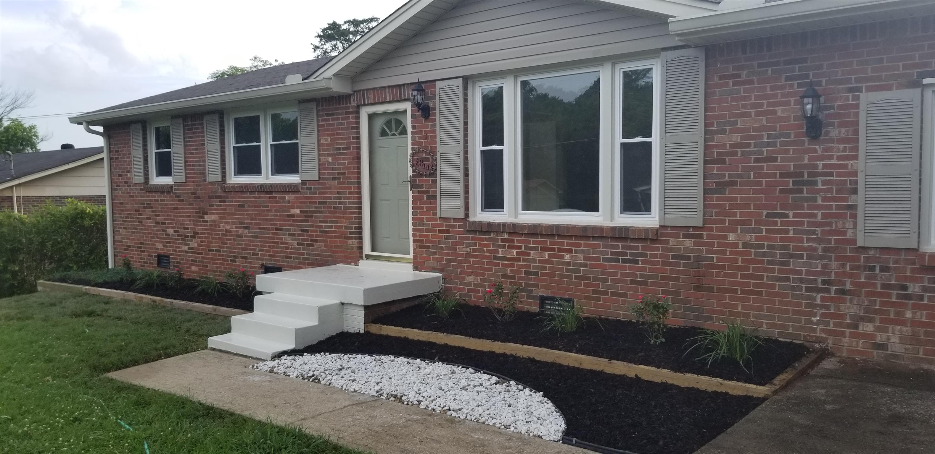 207 South Valley Road Hendersonville, TN 37075 - Photo 2 of 21 a front view of a house with a yard