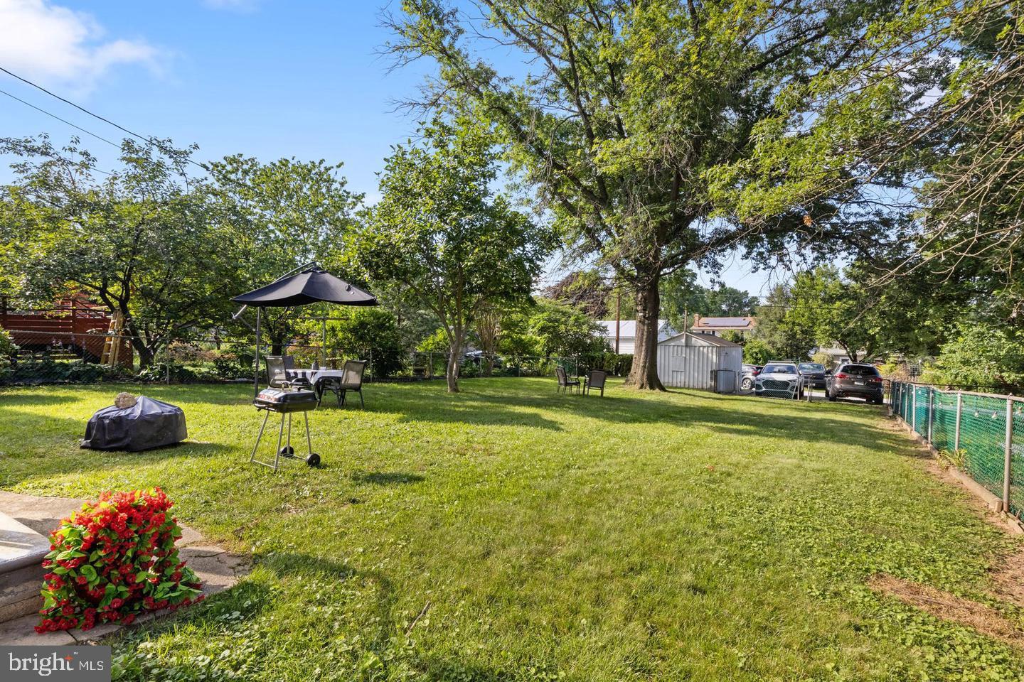 2808 East Northern Parkway Baltimore, MD 21214 - Photo 17 of 17 a swimming pool view with a sitting space