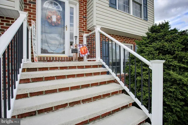 a view of entryway with a front door
