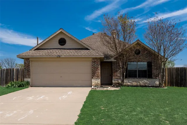 $2,150 | 121 Price Circle, Hackberry, TX 75036