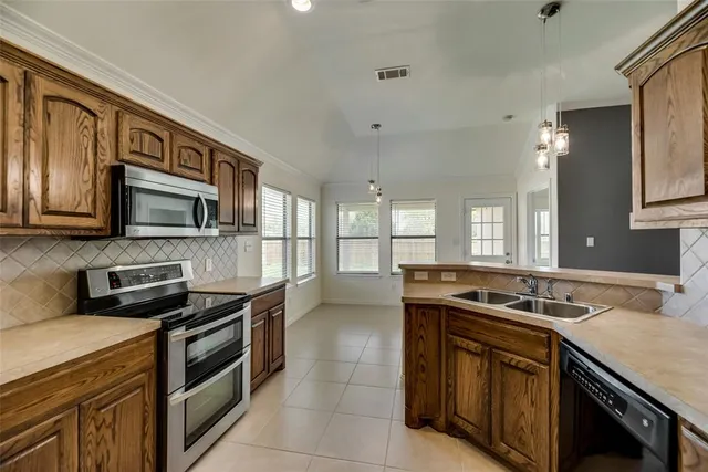 $2,150 | 121 Price Circle, Hackberry, TX 75036