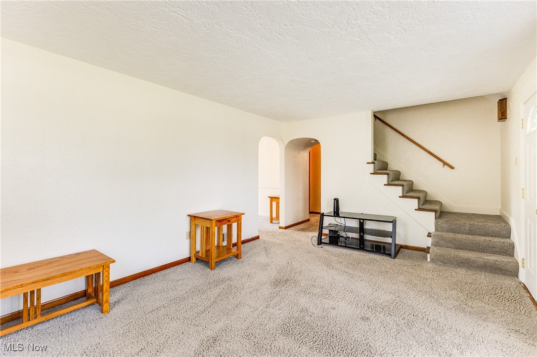 501 Stewart Road Salem, OH 44460 - Photo 13 of 43 Living Room