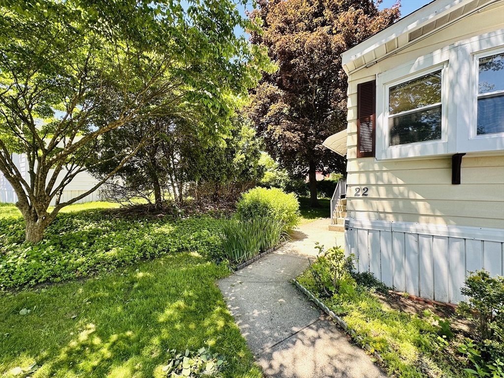 22 Contessa Drive Springfield, MA 01119 - Photo 3 of 36