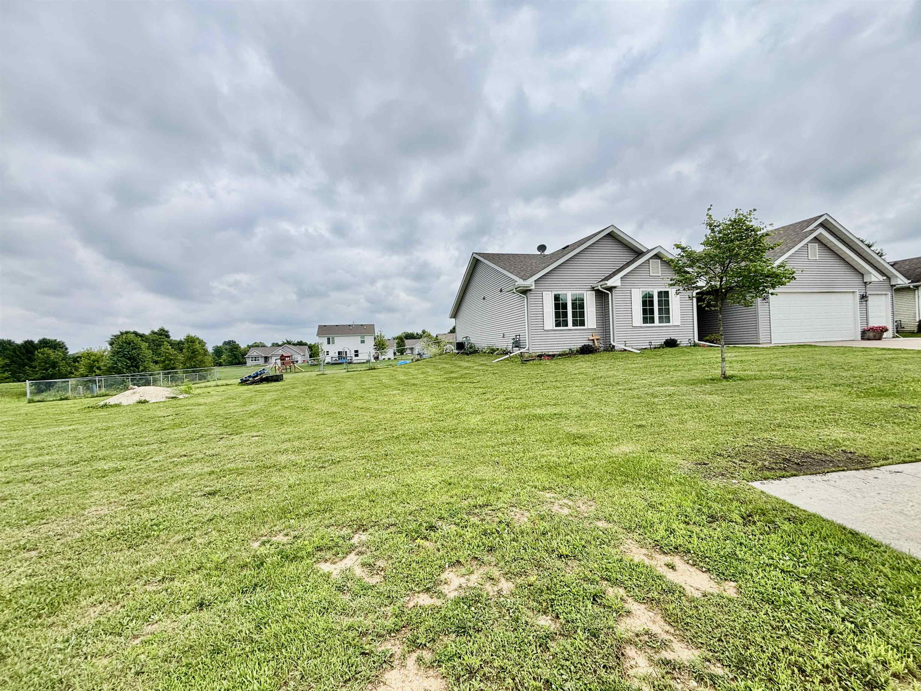 205 Sundance Trail Capron, IL 61012 - Photo 3 of 32