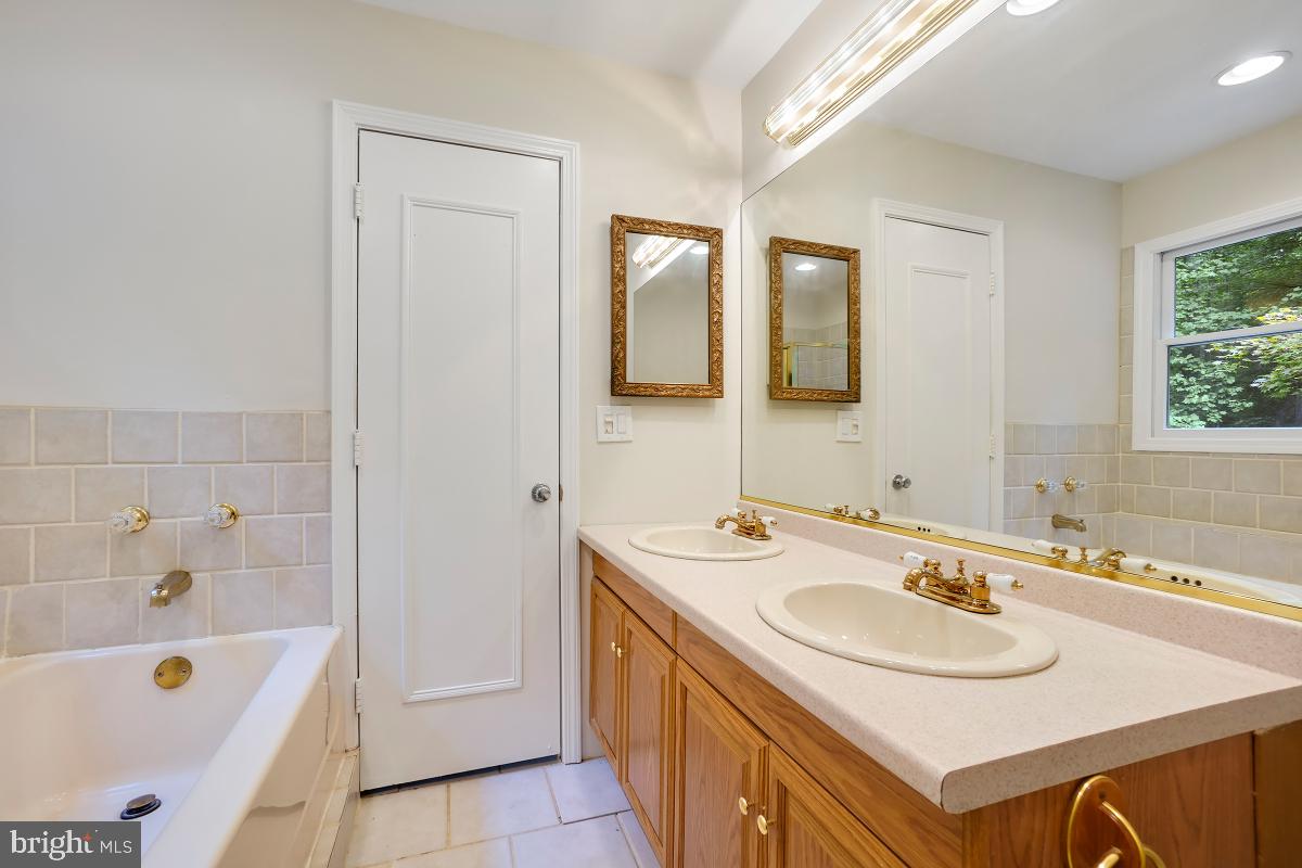 2520 Farrier Lane Reston, VA 20191 - Photo 34 of 49