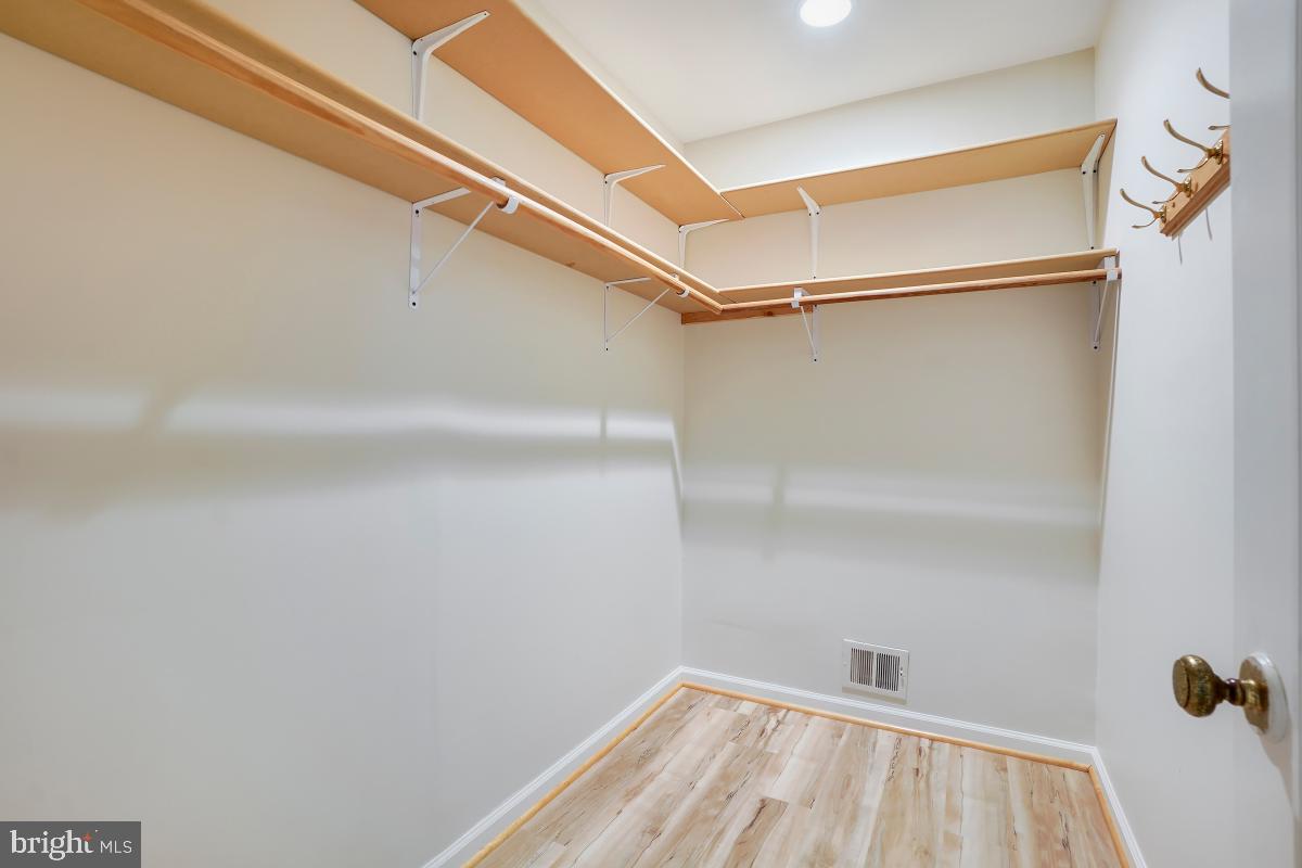 2520 Farrier Lane Reston, VA 20191 - Photo 35 of 49